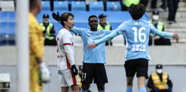 60126名球迷见证！马莱莱传射英博迎来中超首胜